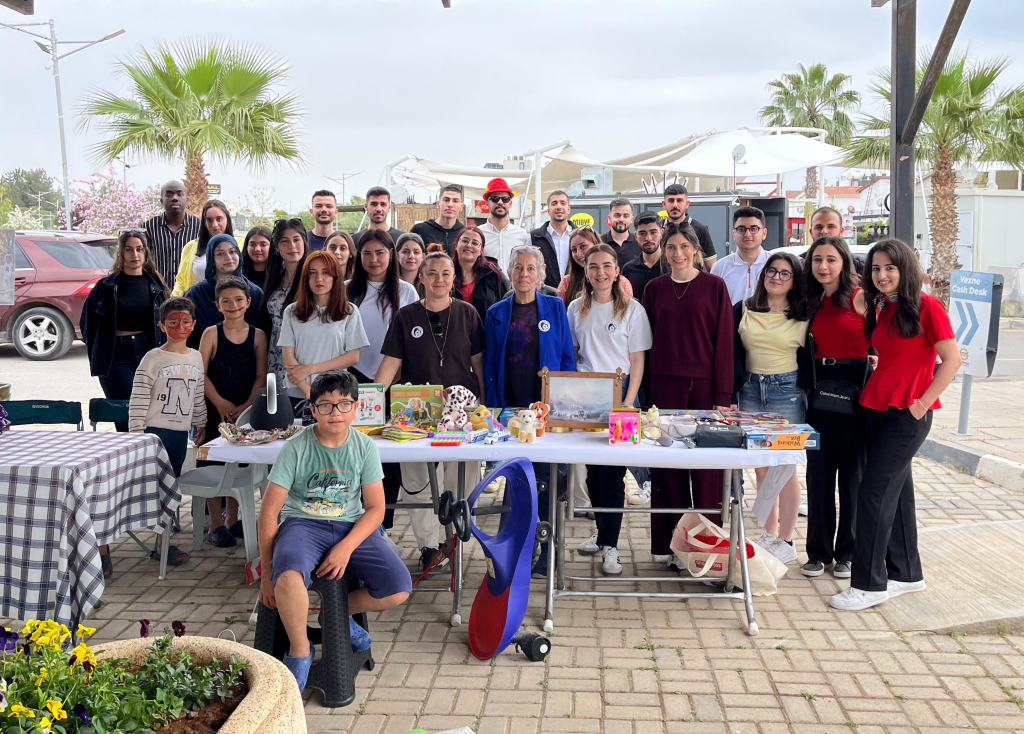 Hemşirelik ve diyetisyenlik öğrencileri yararına kermes