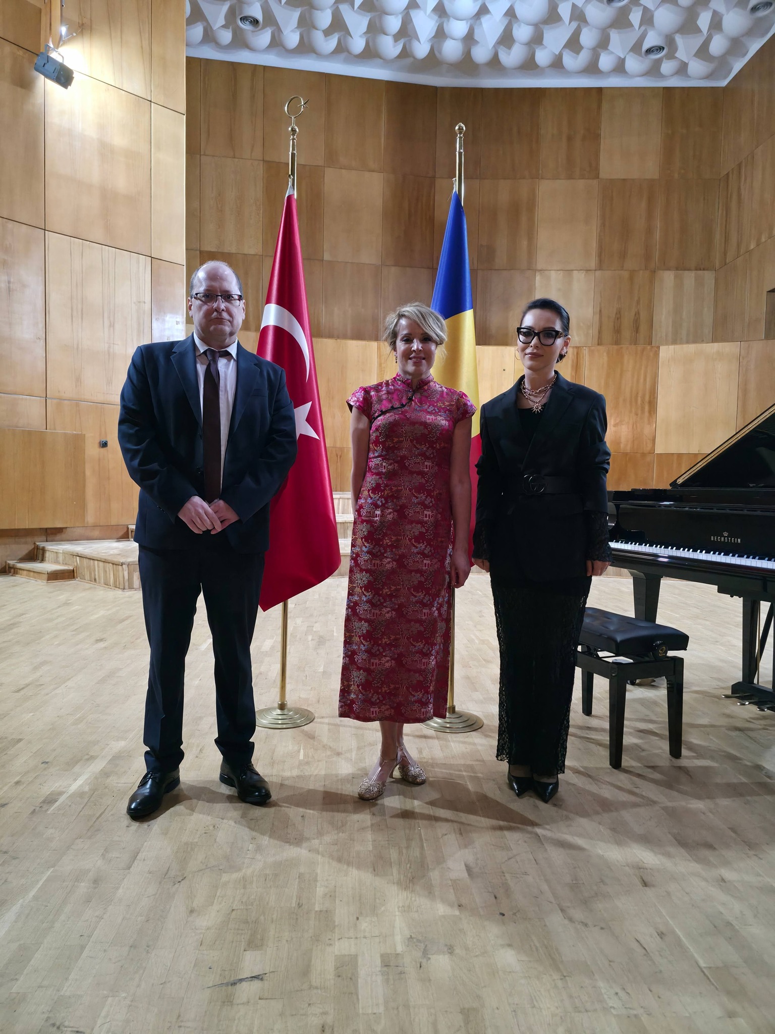 Piyanist Rüya Taner, Köstence’de piyano resitali verdi