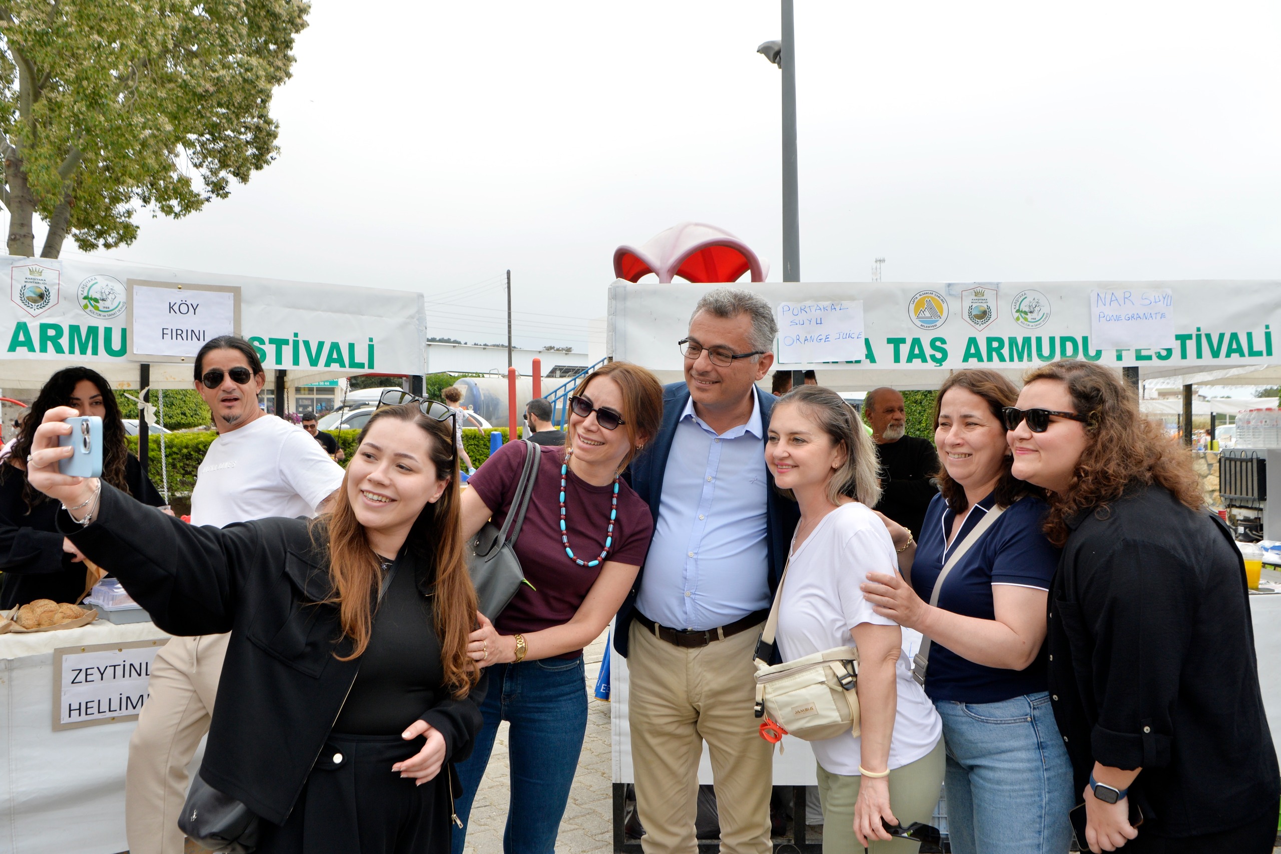 Cumhurbaşkanı Erhürman, 8. Karşıyaka Taş Armudu Festivali’ne katıldı