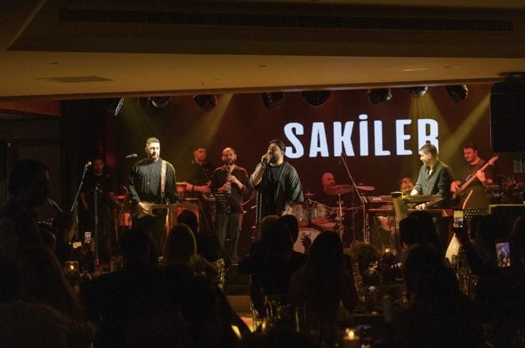 Sakiler, dinleyicilerden tam not aldı