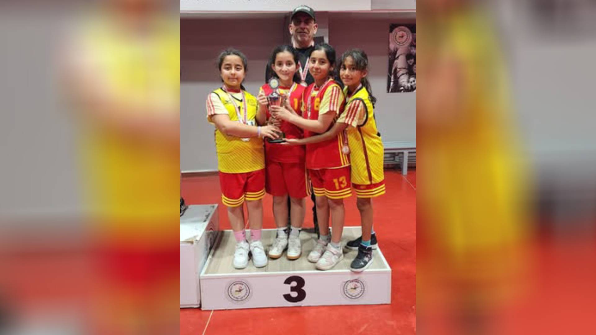 Gelibolu İlkokulu’ndan ilk temsiliyette ilk kupa