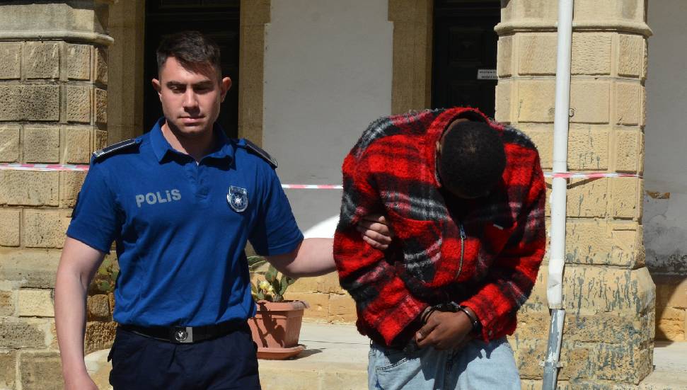 Evinde ve aracında uyuşturucu bulunan zanlı 5 gün daha tutuklu