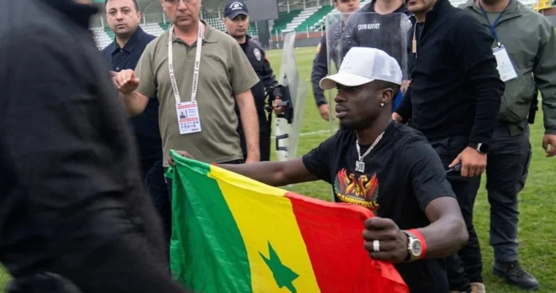 Amedsporlu Diagne’nin bayrağı kriz yarattı!